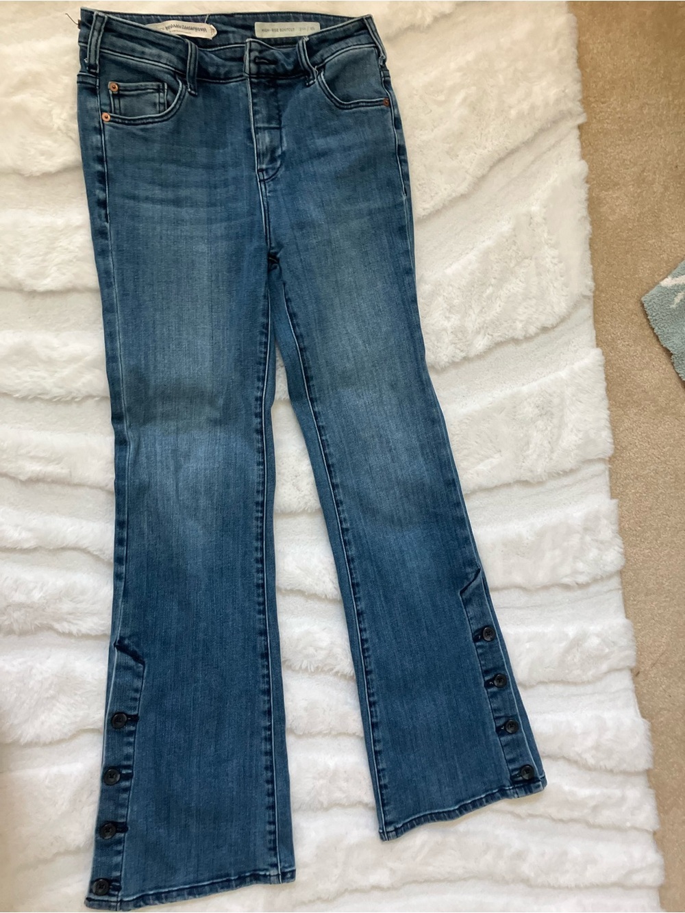 Cute pilcro jeans with button detail on sides
